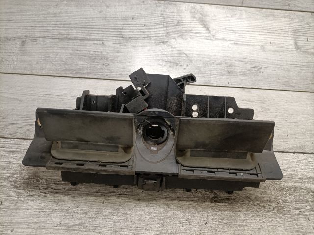 bontott AUDI A6 C5 Csomagtér Nyitó Kar / Gomb