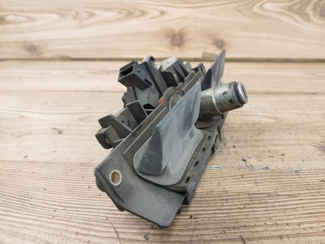 bontott AUDI A6 C5 Csomagtér Nyitó Kar / Gomb