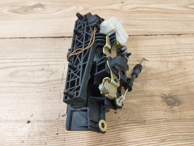 bontott AUDI A6 C5 Csomagtér Nyitó Kar / Gomb