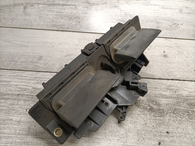 bontott AUDI A6 C5 Csomagtér Nyitó Kar / Gomb