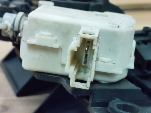 bontott AUDI A6 C5 Csomagtér Nyitó Kar / Gomb