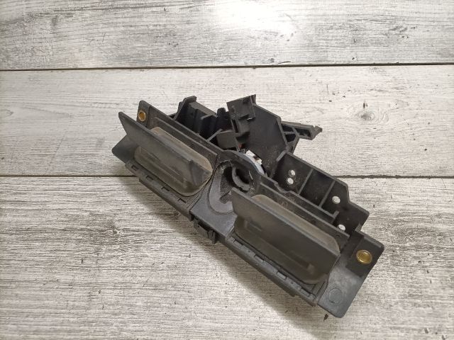 bontott AUDI A6 C5 Csomagtér Nyitó Kar / Gomb