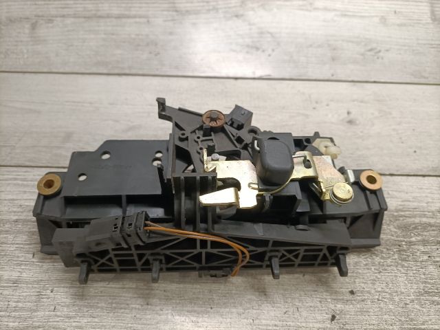 bontott AUDI A6 C5 Csomagtér Nyitó Kar / Gomb