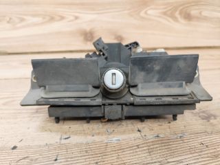 bontott AUDI A6 C5 Csomagtér Nyitó Kar / Gomb