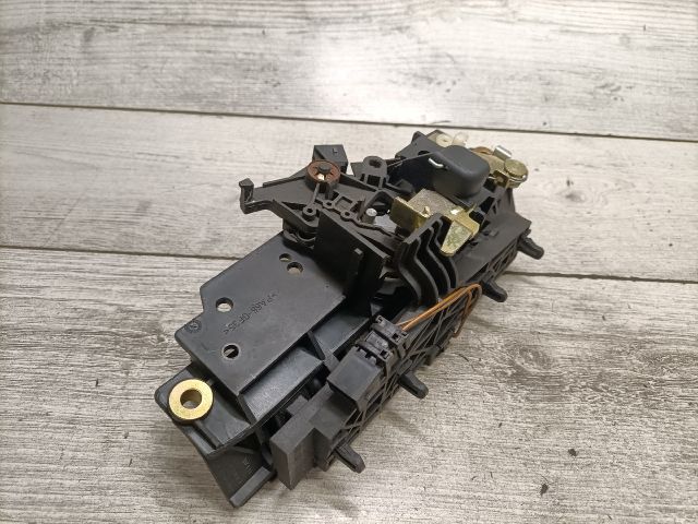 bontott AUDI A6 C5 Csomagtér Nyitó Kar / Gomb