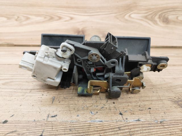 bontott AUDI A6 C5 Csomagtér Nyitó Kar / Gomb