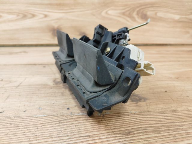 bontott AUDI A6 C5 Csomagtér Nyitó Kar / Gomb