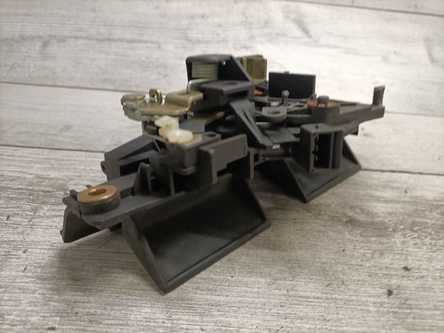 bontott AUDI A6 C5 Csomagtér Nyitó Kar / Gomb