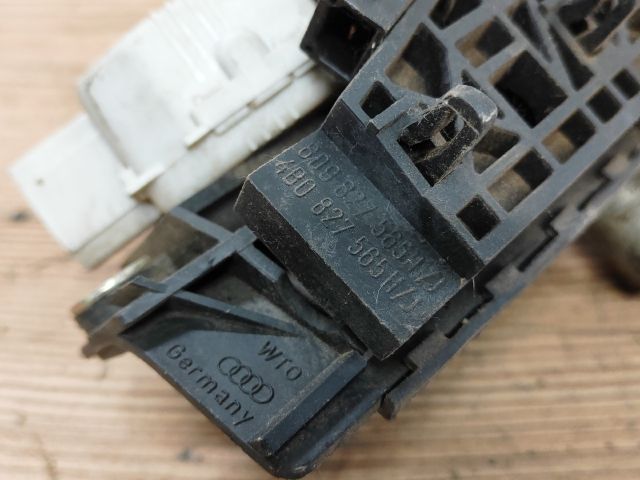 bontott AUDI A6 C5 Csomagtér Nyitó Kar / Gomb