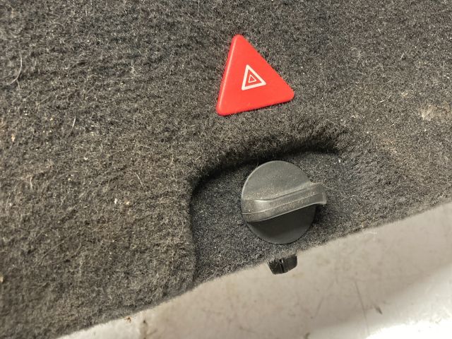 bontott AUDI A6 C5 Csomagtérajtó Kárpit