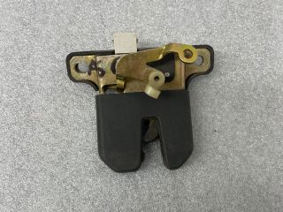 bontott AUDI A6 C5 Csomagtérajtó Zárszerkezet