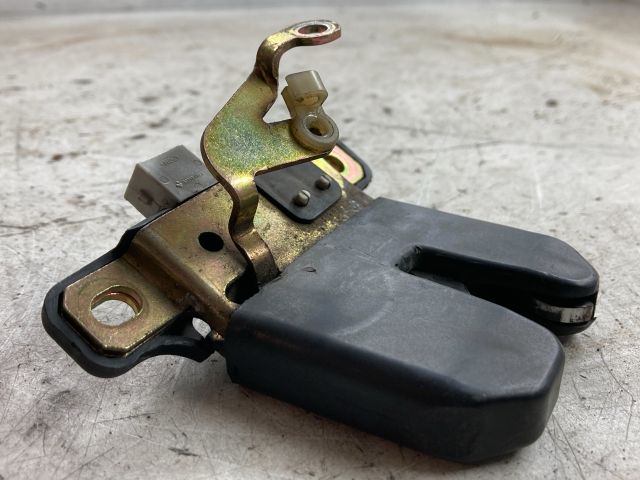 bontott AUDI A6 C5 Csomagtérajtó Zárszerkezet