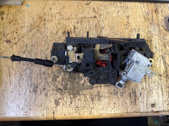 bontott AUDI A6 C5 Csomagtérajtó Zárszerkezet