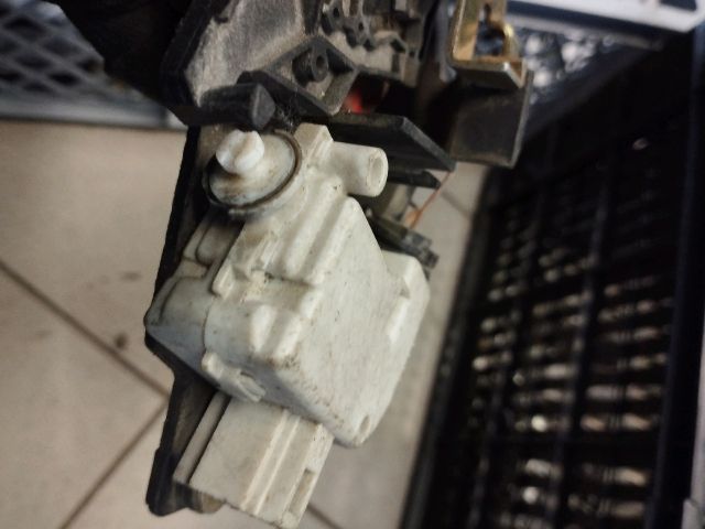 bontott AUDI A6 C5 Csomagtérajtó Zárszerkezet