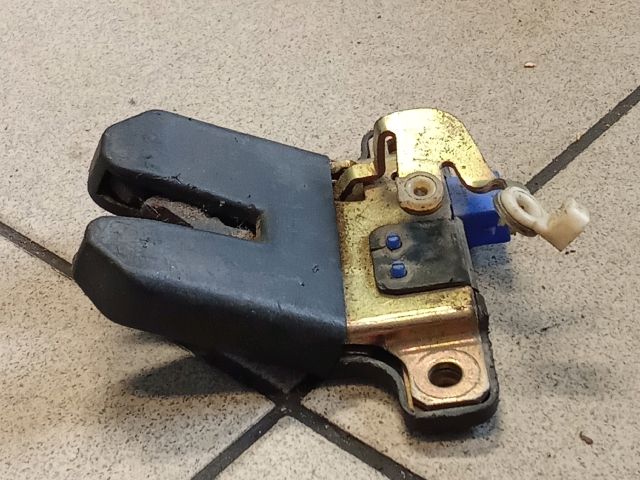 bontott AUDI A6 C5 Csomagtérajtó Zárszerkezet