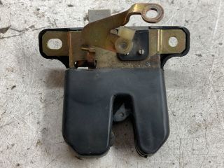 bontott AUDI A6 C5 Csomagtérajtó Zárszerkezet