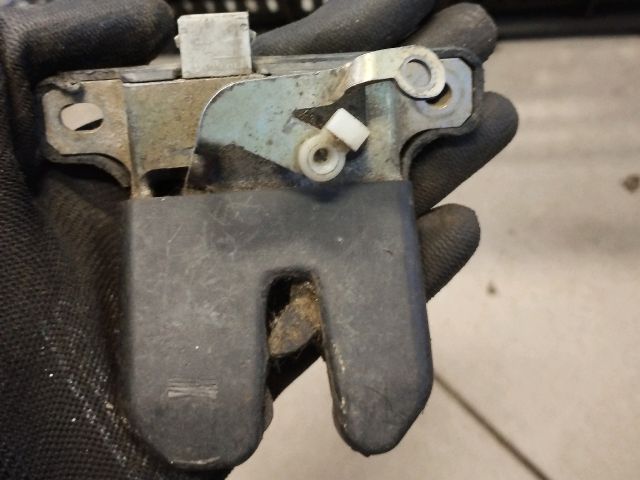 bontott AUDI A6 C5 Csomagtérajtó Zárszerkezet