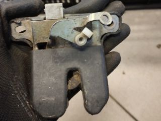 bontott AUDI A6 C5 Csomagtérajtó Zárszerkezet