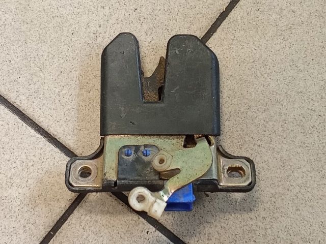 bontott AUDI A6 C5 Csomagtérajtó Zárszerkezet