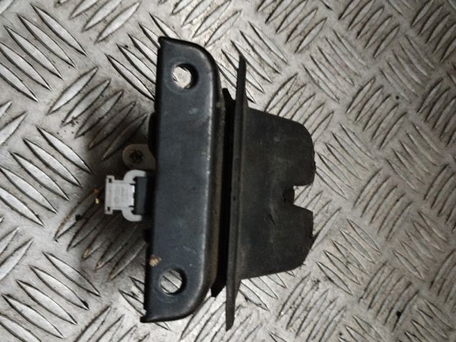 bontott AUDI A6 C5 Csomagtérajtó Zárszerkezet