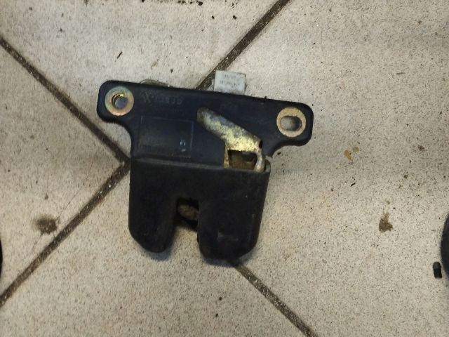 bontott AUDI A6 C5 Csomagtérajtó Zárszerkezet