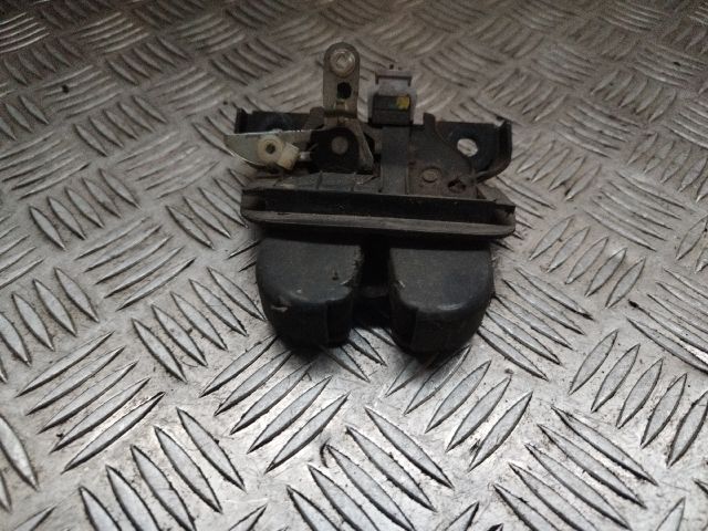 bontott AUDI A6 C5 Csomagtérajtó Zárszerkezet