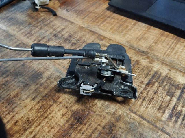 bontott AUDI A6 C5 Csomagtérajtó Zárszerkezet