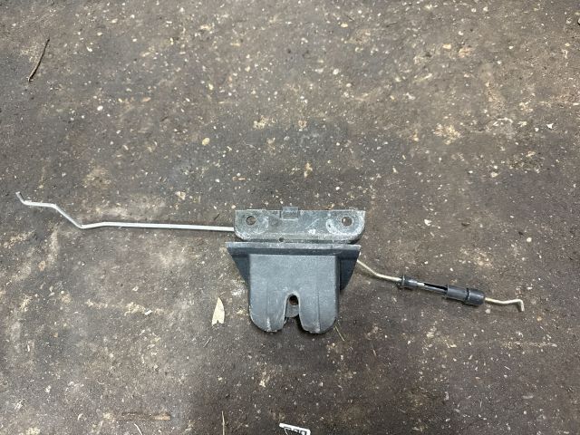 bontott AUDI A6 C5 Csomagtérajtó Zárszerkezet