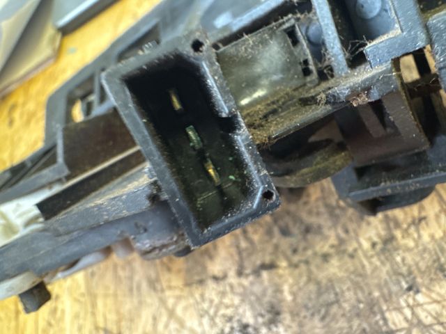 bontott AUDI A6 C5 Csomagtérajtó Zárszerkezet