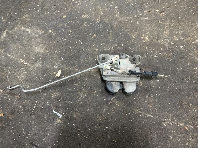 bontott AUDI A6 C5 Csomagtérajtó Zárszerkezet