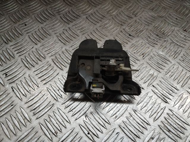 bontott AUDI A6 C5 Csomagtérajtó Zárszerkezet