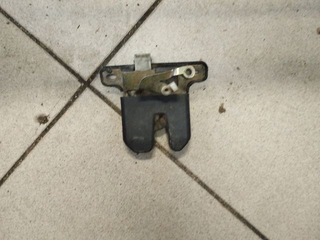 bontott AUDI A6 C5 Csomagtérajtó Zárszerkezet