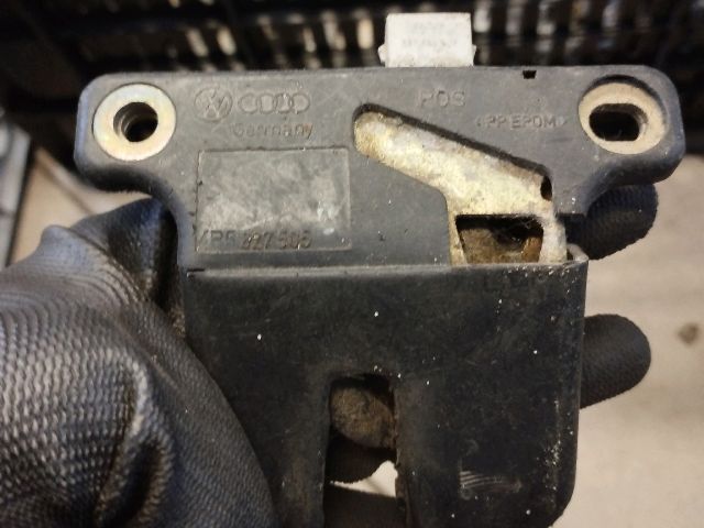 bontott AUDI A6 C5 Csomagtérajtó Zárszerkezet