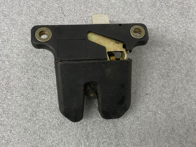 bontott AUDI A6 C5 Csomagtérajtó Zárszerkezet