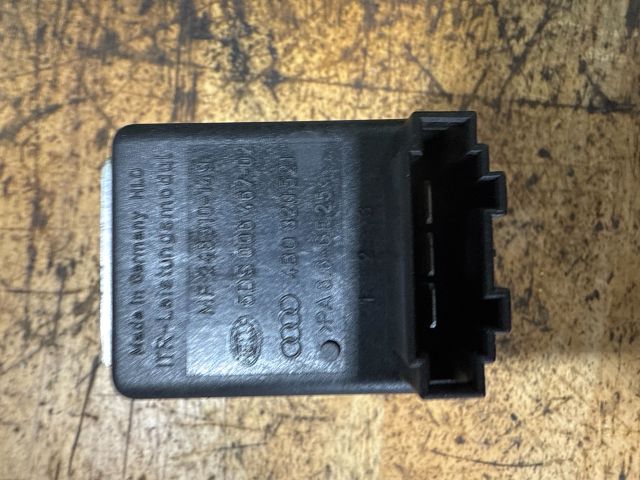 bontott AUDI A6 C5 Előtét Ellenállás Fűtőmotor