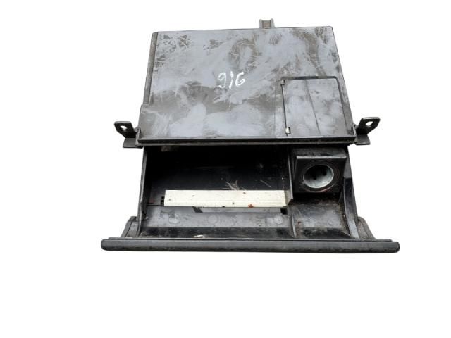 bontott AUDI A6 C5 Első Hamutartó