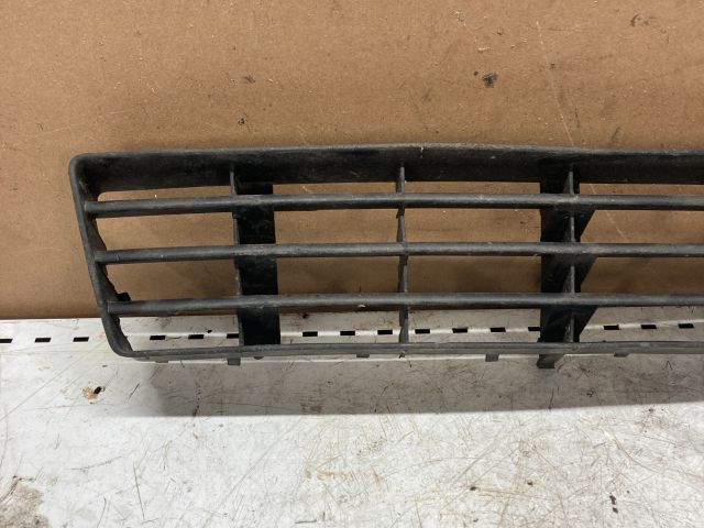 bontott AUDI A6 C5 Első Lökhárító Alsó Középső Díszrács