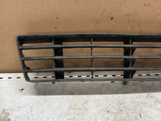 bontott AUDI A6 C5 Első Lökhárító Alsó Középső Díszrács