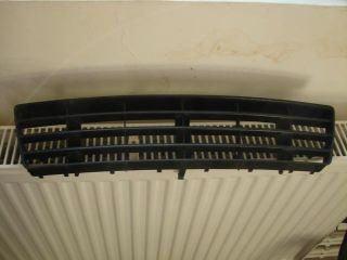 bontott AUDI A6 C5 Első Lökhárító Alsó Középső Díszrács