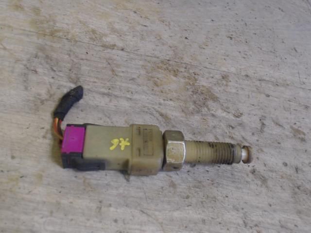 bontott AUDI A6 C5 Fék Pedál Kapcsoló