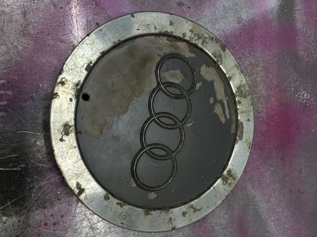 bontott AUDI A6 C5 Felniközép (1 db)