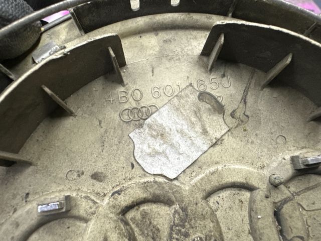 bontott AUDI A6 C5 Felniközép (1 db)