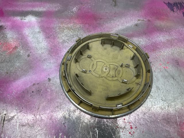 bontott AUDI A6 C5 Felniközép (1 db)