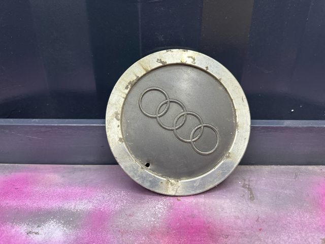 bontott AUDI A6 C5 Felniközép (1 db)