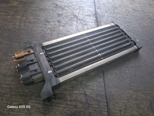 bontott AUDI A6 C5 Fűtőradiátor (Elektromos)