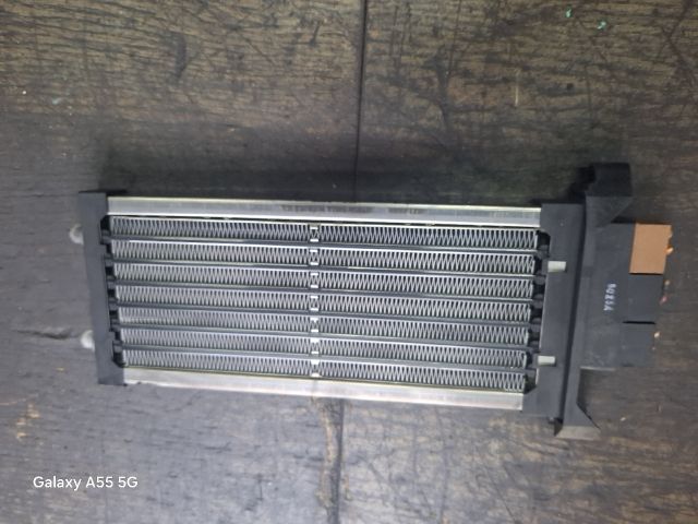 bontott AUDI A6 C5 Fűtőradiátor (Elektromos)