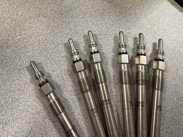 bontott AUDI A6 C5 Izzító/Gyújtó Gyertya