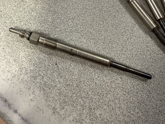 bontott AUDI A6 C5 Izzító/Gyújtó Gyertya