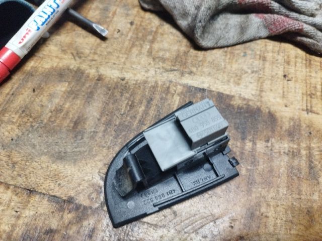 bontott AUDI A6 C5 Jobb első Ablakemelő Kapcsoló