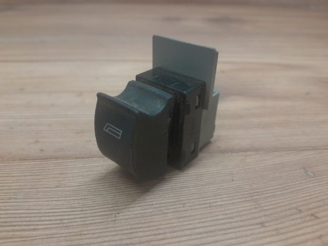 bontott AUDI A6 C5 Jobb első Ablakemelő Kapcsoló